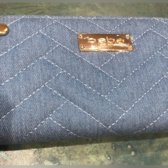 Bebe blue denim quilted puffy zip around wallet wristlet clutch new - Picture 8 of 13